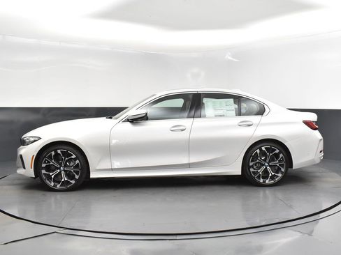 Certified 2025 BMW 330i Sedan w/ Premium Package image 4