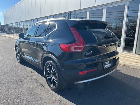 Certified 2025 Volvo XC40 B5 Core image 3
