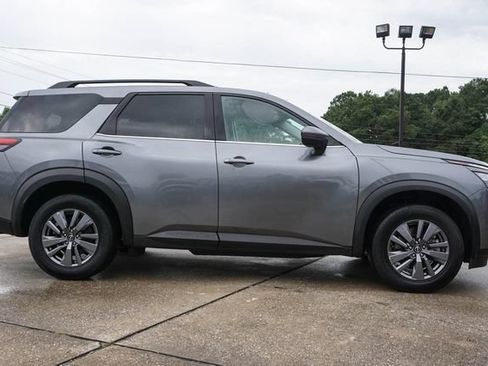 Used 2025 Nissan Pathfinder SV FWD image 3