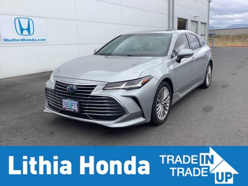 Used 2022 Toyota Avalon Limited w/ Advanced Safety Package FWD image 1
