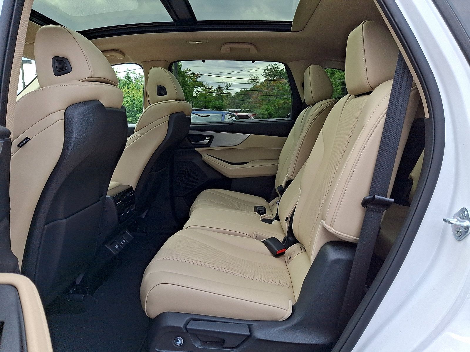 Certified 2024 Acura MDX w/ Technology Package AWD/4WD image 10