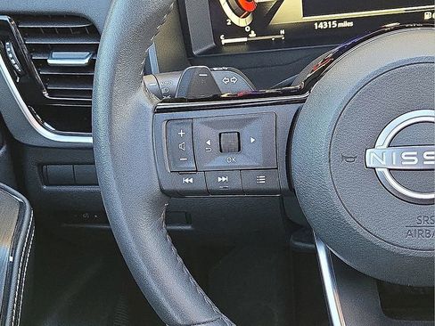 Used 2024 Nissan Rogue SL w/ SL Premium Package image 19