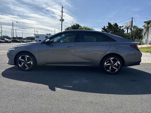 Used 2023 Hyundai Elantra SEL w/ Convenience Package FWD image 3