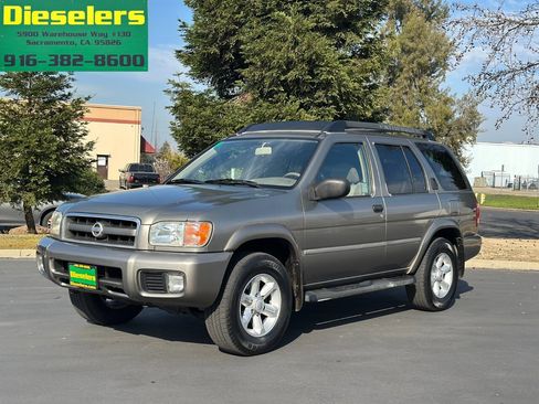Used 2004 Nissan Pathfinder SE image 1