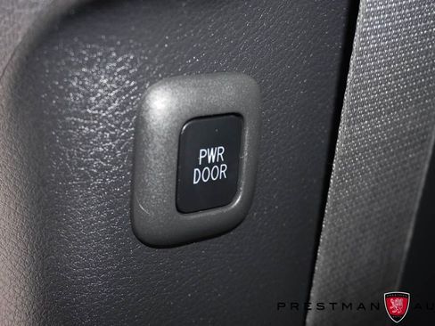 Used 2025 Toyota Sienna XLE w/ XLE Plus Package image 41