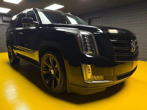Used 2015 Cadillac Escalade Premium AWD/4WD image 3