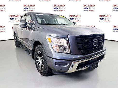Used 2021 Nissan Titan SV w/ SV Convenience Package image 1