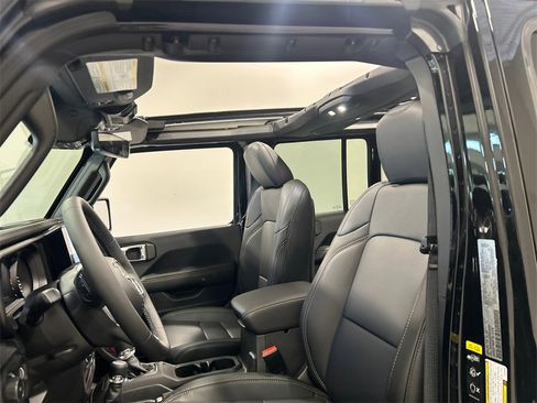 New 2025 Jeep Wrangler Sahara w/ Technology Group image 15