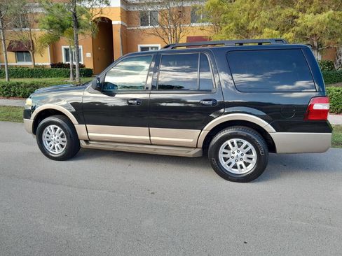 Used 2013 Ford Expedition XLT RWD image 2