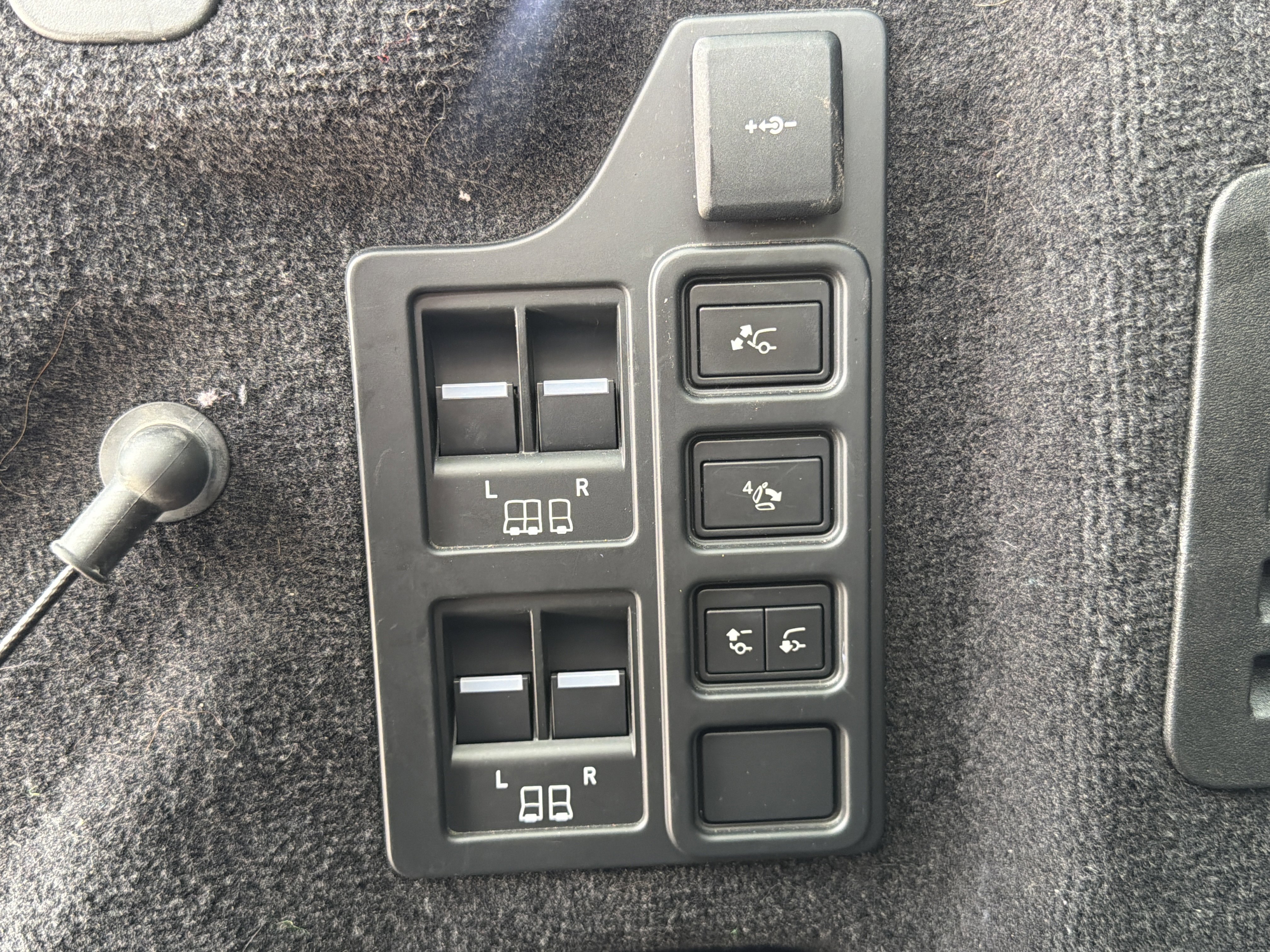 Used 2023 Land Rover Discovery Metropolitan Edition AWD/4WD image 45
