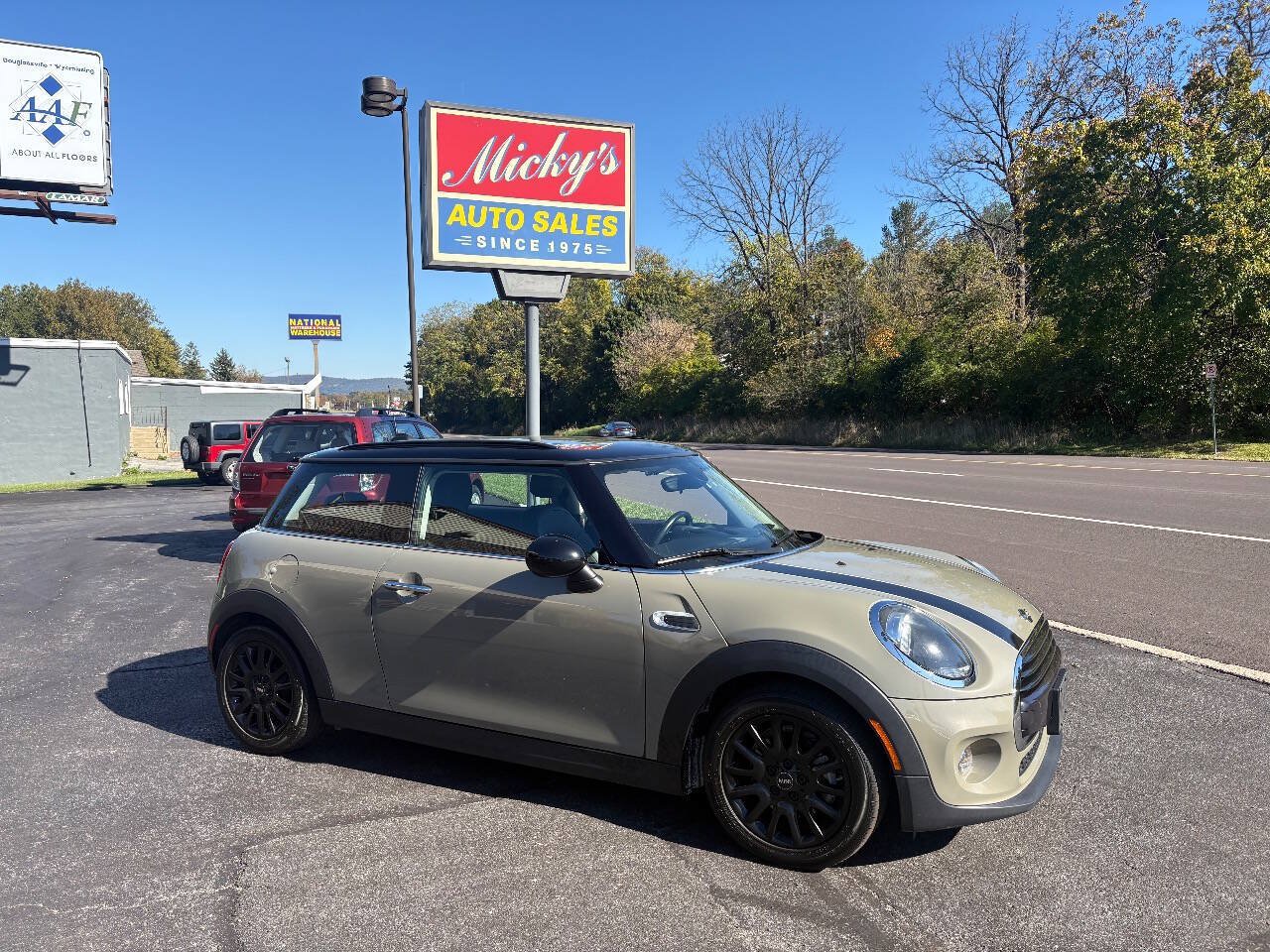 Used 2019 MINI Cooper 2-Door Hardtop FWD image 1