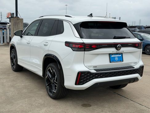 New 2026 Volkswagen Tiguan SEL R-Line AWD/4WD image 3