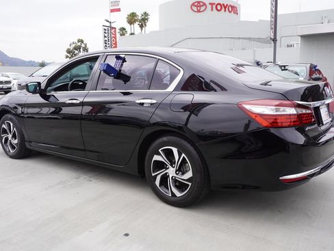 Used 2017 Honda Accord LX image 5