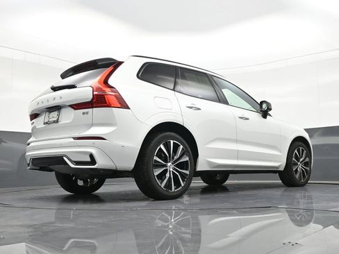 Used 2023 Volvo XC60 B5 Plus image 26