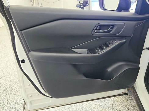 Used 2024 Nissan Rogue S FWD image 31