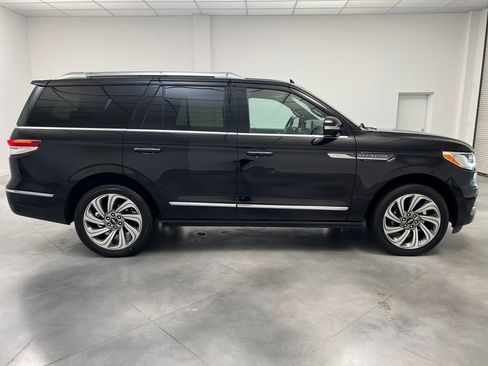 Used 2024 Lincoln Navigator Reserve AWD/4WD image 8