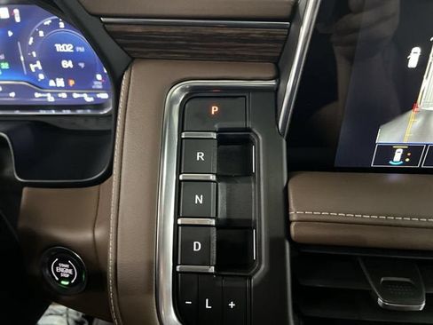 Certified 2022 Chevrolet Tahoe High Country AWD/4WD image 16