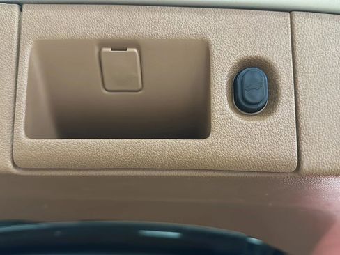 Used 2016 Cadillac Escalade Platinum image 19