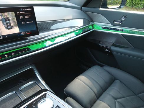 Used 2026 BMW 740i xDrive AWD/4WD image 17
