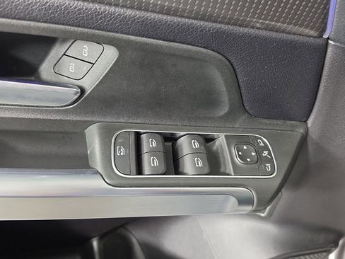 Used 2021 Mercedes-Benz GLB 250 image 10