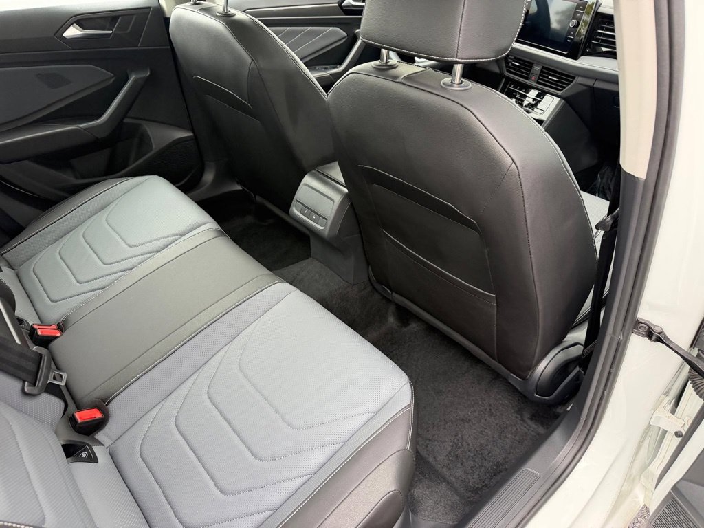 Used 2025 Volkswagen Jetta SEL FWD image 27