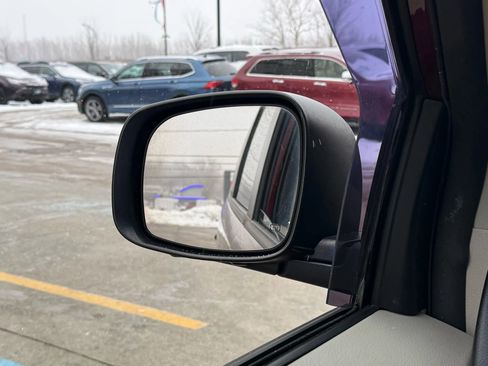 Used 2018 Dodge Grand Caravan SE w/ UConnect Hands-Free Group image 40