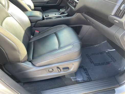 Used 2025 Nissan Pathfinder SL image 28