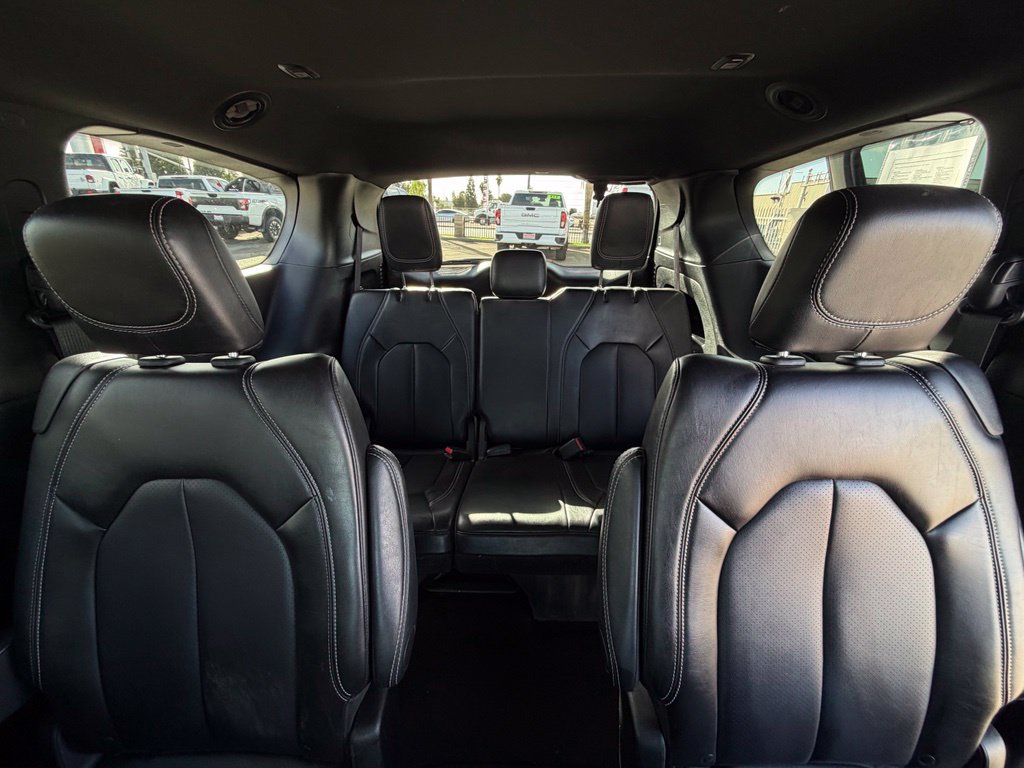 Used 2025 Chrysler Pacifica Select FWD image 11