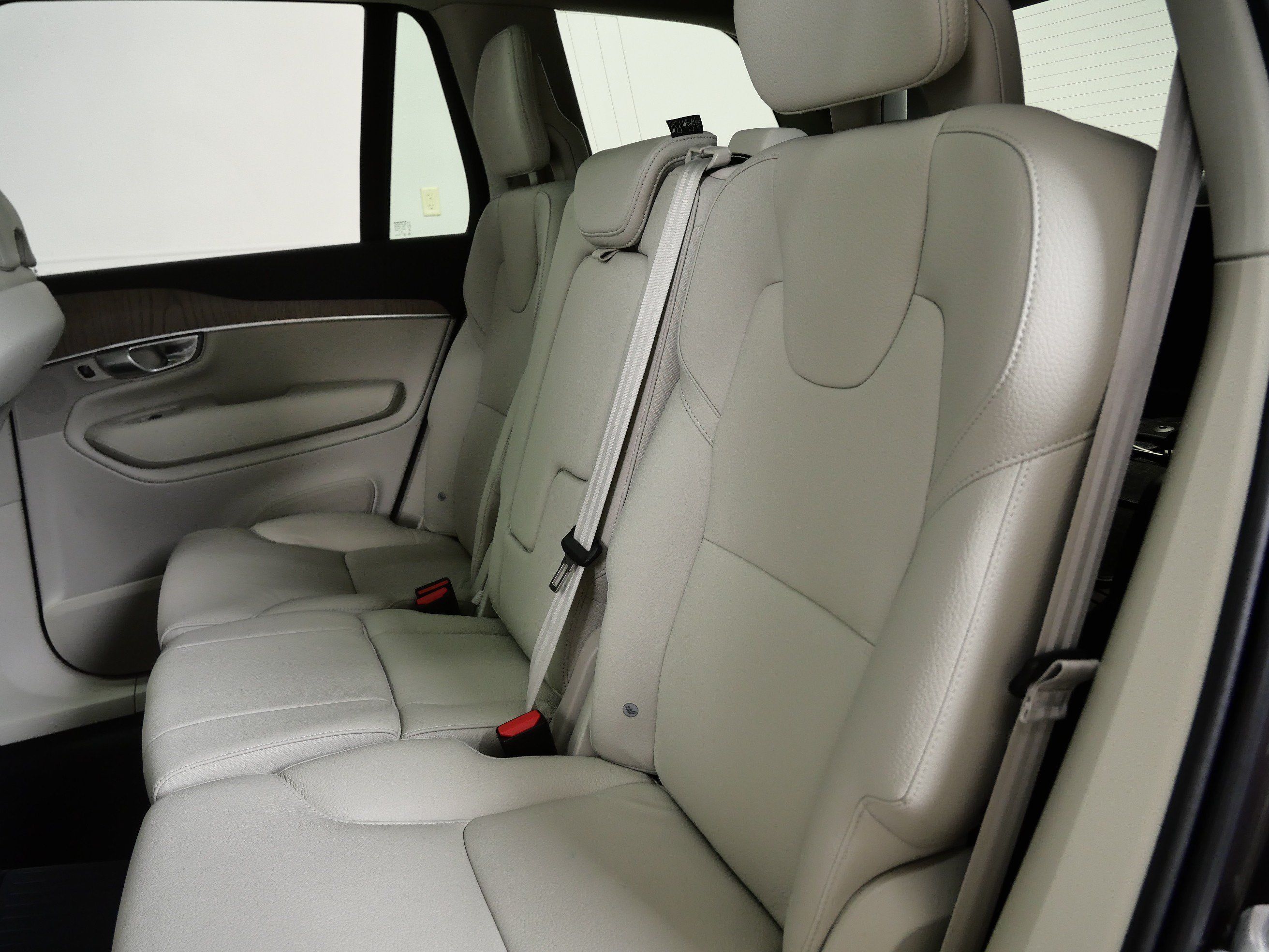 Used 2024 Volvo XC90 T8 Plus w/ Protection Package Premier AWD/4WD image 17