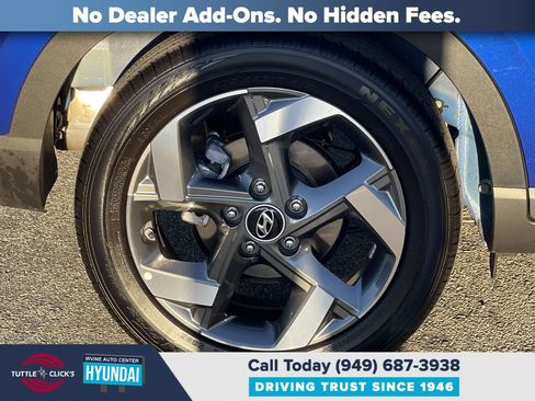 Certified 2025 Hyundai Venue SEL image 11