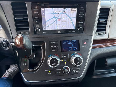 Used 2018 Toyota Sienna Limited Premium AWD/4WD image 10