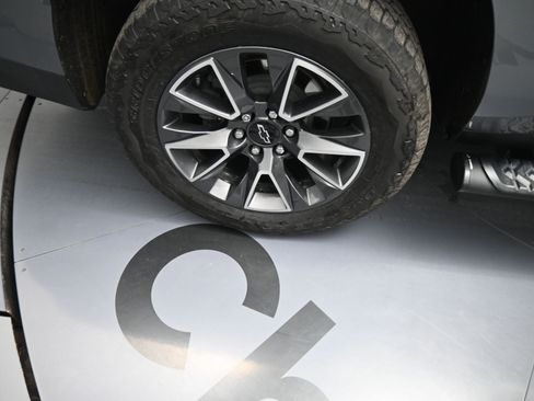 Used 2021 Chevrolet Suburban Z71 image 21