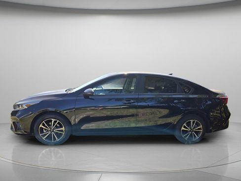 Used 2024 Kia Forte LXS w/ LXS Technology Package FWD image 5