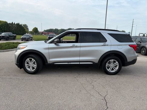Used 2024 Ford Explorer XLT w/ Equipment Group 202A AWD/4WD image 4