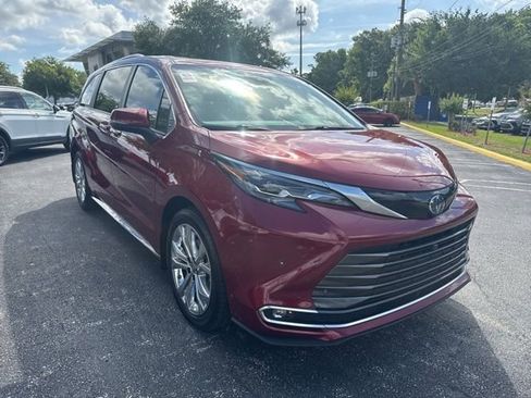 Used 2024 Toyota Sienna Platinum FWD image 8