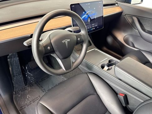 Used 2022 Tesla Model Y Long Range image 9