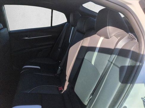 Used 2025 Toyota Camry SE w/ Convenience Package image 19