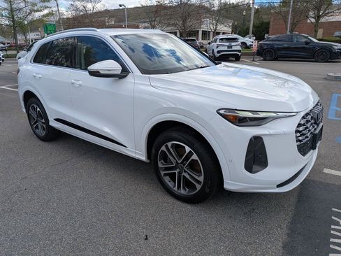 Used 2025 Audi Q5 Premium w/ 19" Wheel Package image 1