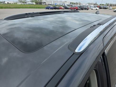 Used 2018 Chrysler Pacifica Limited w/ Tire & Wheel Group FWD image 27