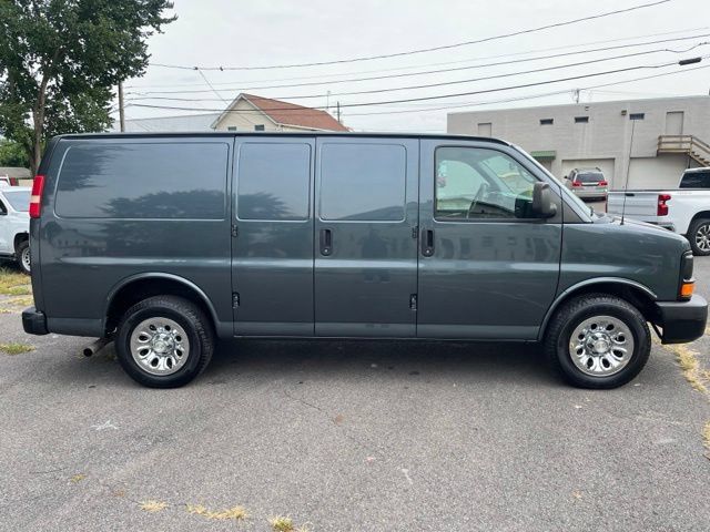 Used 2014 Chevrolet Express 1500 RWD image 2