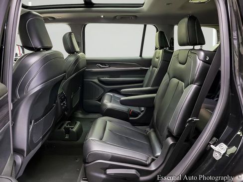 Used 2023 Jeep Grand Cherokee L Limited image 11