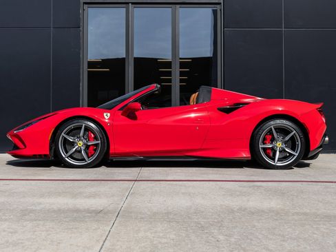 Used 2021 Ferrari F8 Tributo image 9