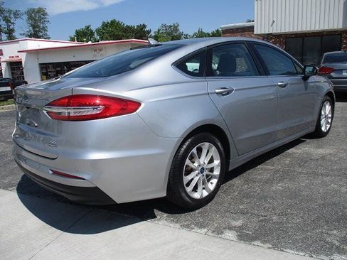 Used 2020 Ford Fusion SE FWD image 3