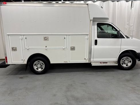 Used 2016 Chevrolet Express 3500 image 6