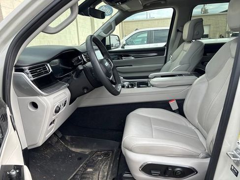 Used 2022 Jeep Wagoneer Series II w/ Premium Group I image 7