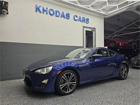 Used 2015 Scion FR-S RWD image 2