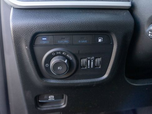 Used 2022 Jeep Grand Cherokee Limited 4xe w/ Luxury Tech Group II image 17