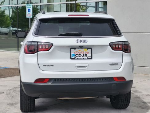 Used 2022 Jeep Compass Latitude w/ Sun and Sound Group AWD/4WD image 6