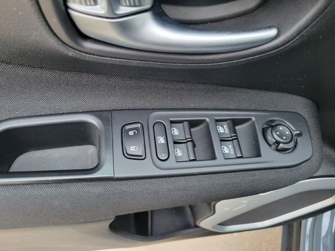 Used 2018 Jeep Renegade Sport w/ Power & Air Group image 11