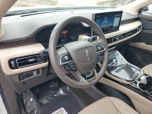 Certified 2022 Lincoln Nautilus Reserve image 13